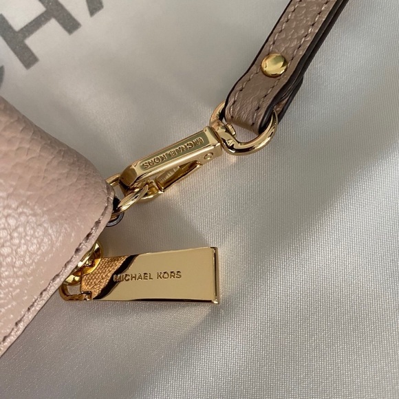 Michael Kors Perforated Selma Satchel with wallet - Picture 6 of 8